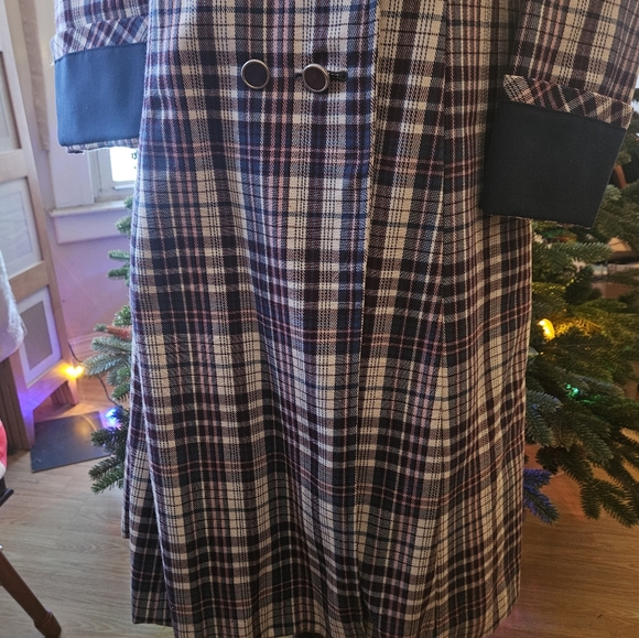 Vintage 1960s Women's Double Breasted Plaid Coat. Plum And Blue. Small. Lovely. - Picture 4 of 7